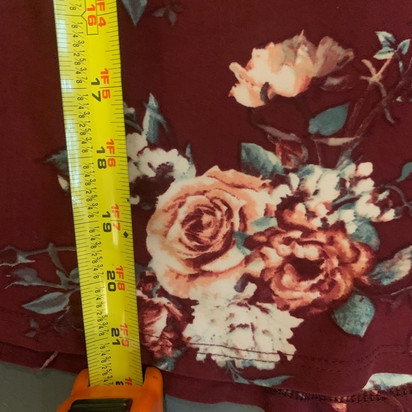 Rue 21 super cute floral red shirt, - Picture 5 of 8